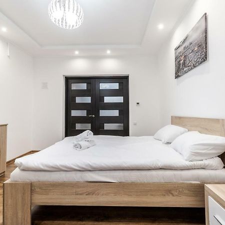 Homey Apartment 利沃夫 外观 照片