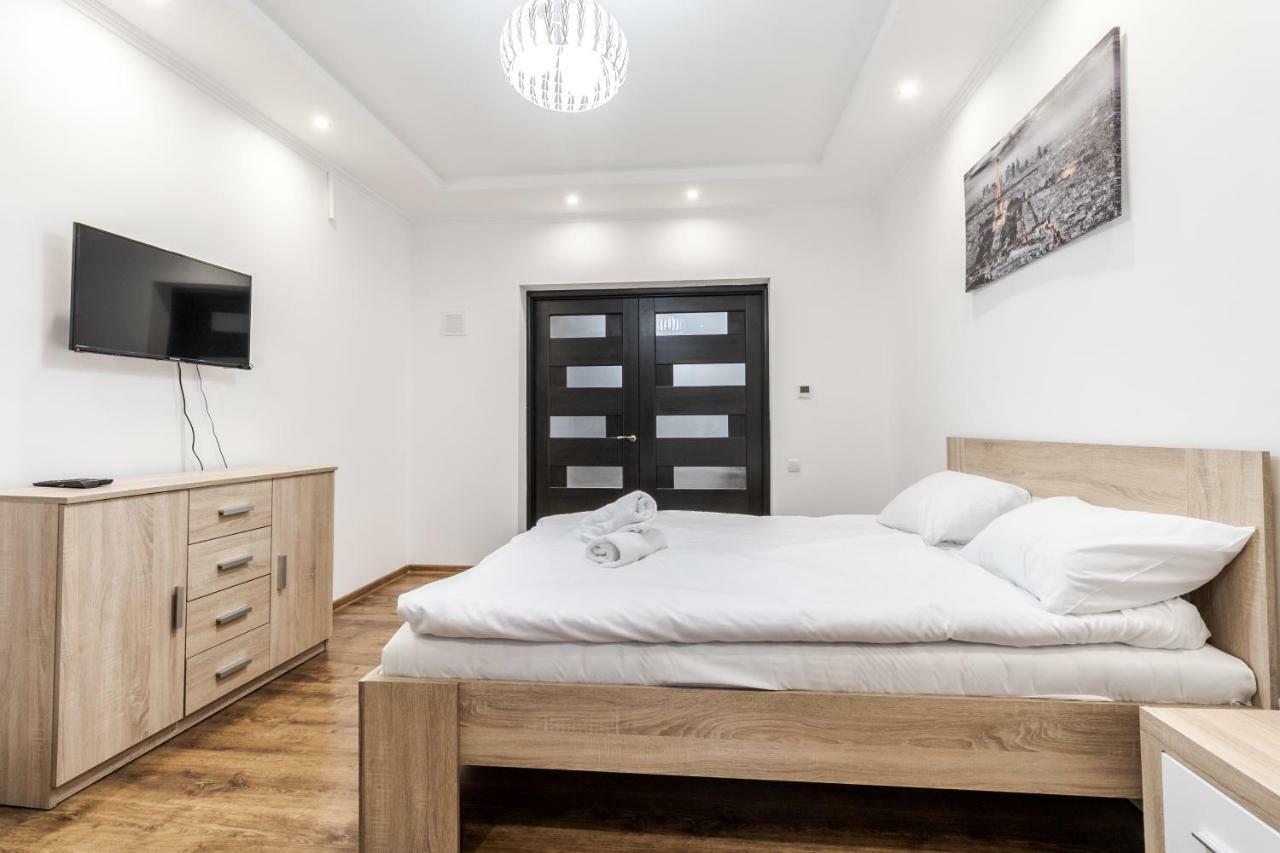 Homey Apartment 利沃夫 外观 照片