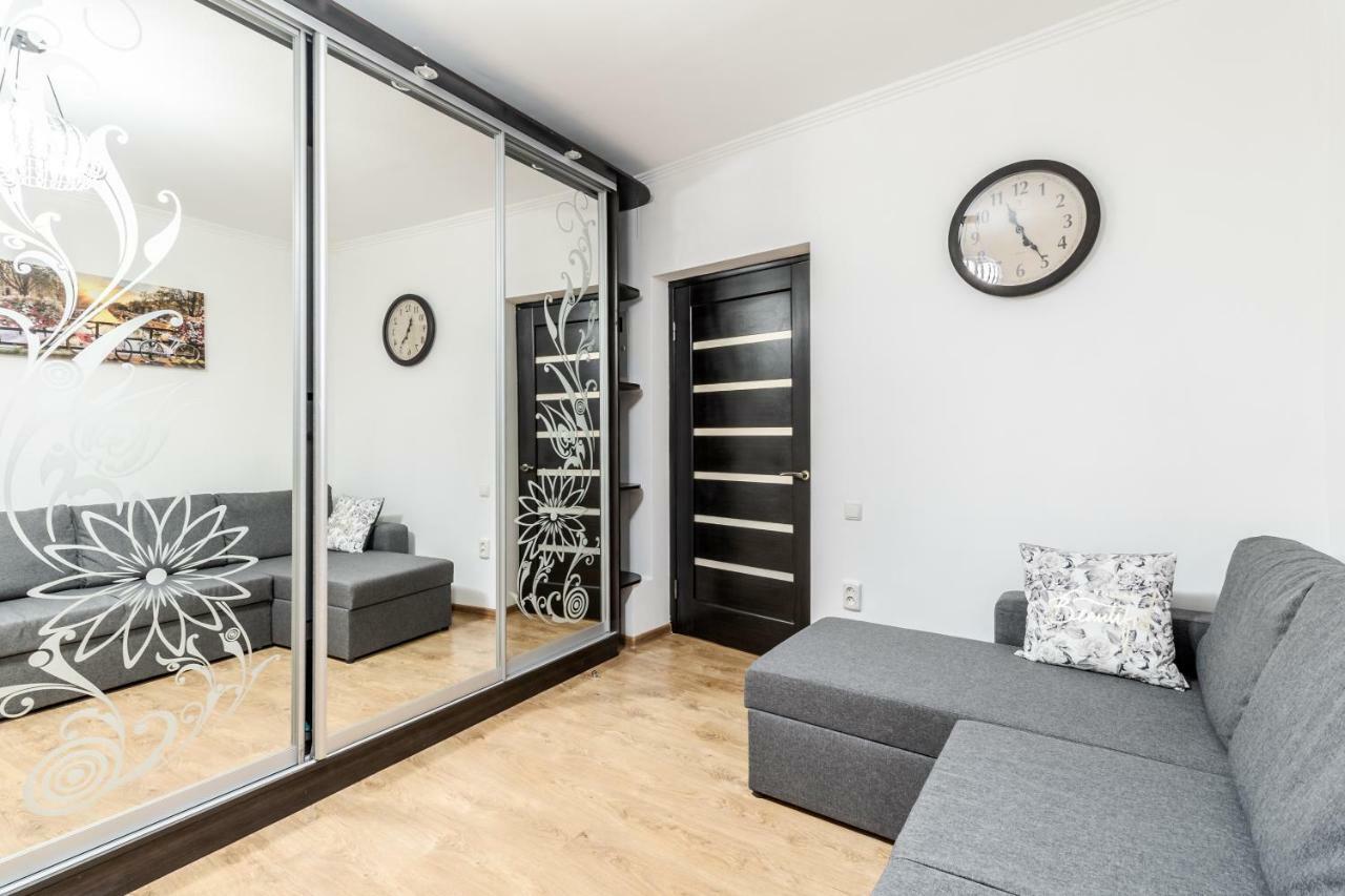 Homey Apartment 利沃夫 外观 照片
