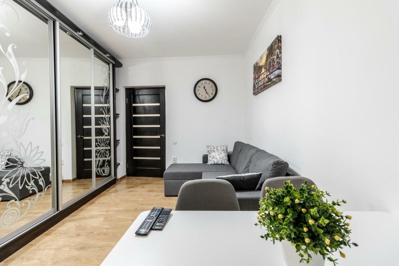 Homey Apartment 利沃夫 外观 照片